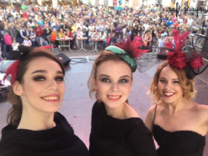 modeli selfy in scene
