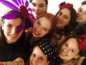 selfy in hats 