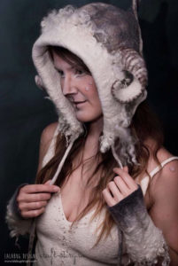neobychnaya_shapka