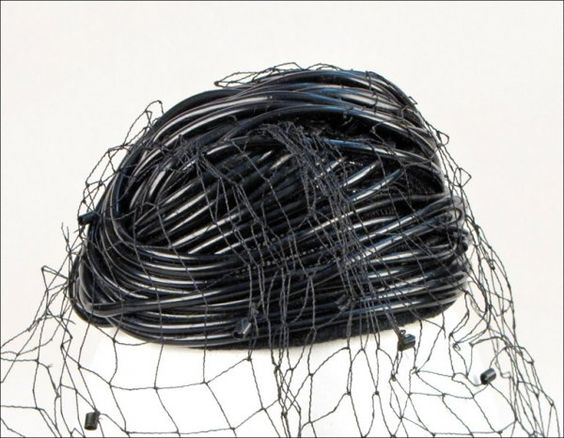 Bes-ben wire hat